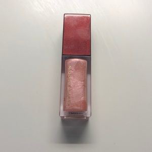 Kevyn Aucoin lip gloss in Lilium